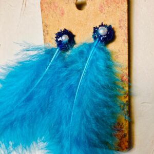 Alternative view of “Ala de Mar” – Plumas Turquesa y Resina con Perla Natural